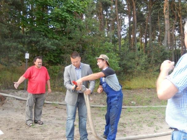 Pierwsza woda popłynęła z nowego wodociągu, którego budowę zakończono przy ulicach Przemysłowej i Ceglanej Górze.